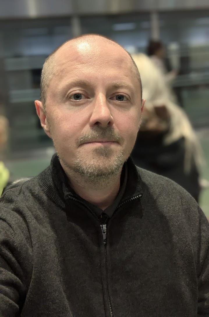 Headshot of Igor in office setting.